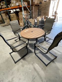 New Outdoor Patio 41” Round Dining Table with 4 Chairs