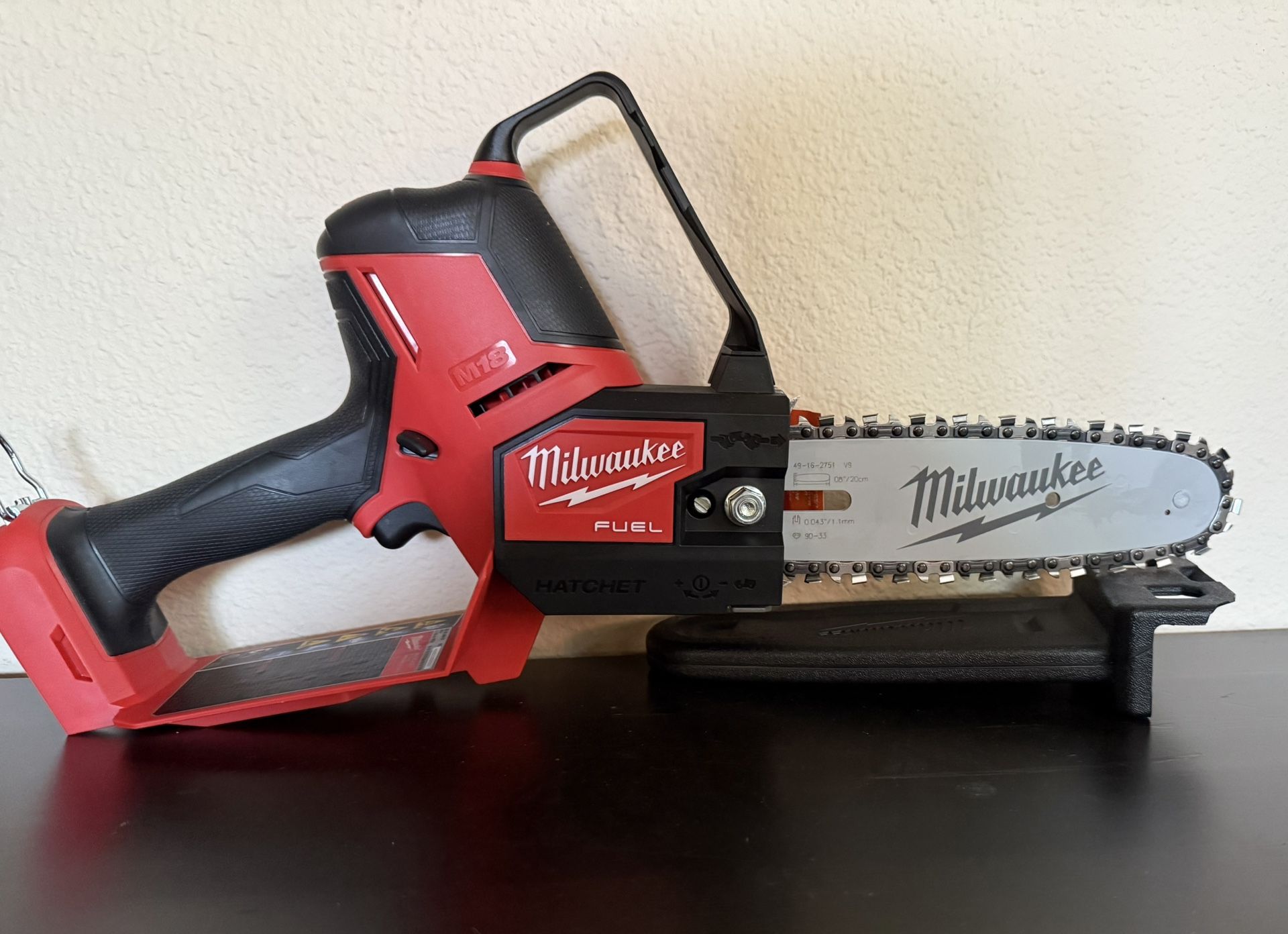 Milwaukee M18 FUEL 18V Lithium-Ion Brushless Battery 8 in. HATCHET Pruning Saw (Tool-Only)