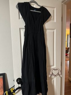 Chic & Flattering Dress – Like New