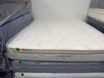 KING SIZE SAATVA CLASSIC (LUXURY-FIRM) MATTRESS & BOX SPRINGS BED SET