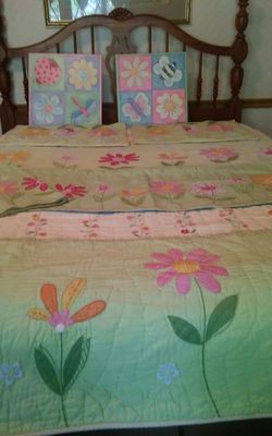 Pottery Barn comforter it fits queen or regular with two shams two valances and to wall hangings