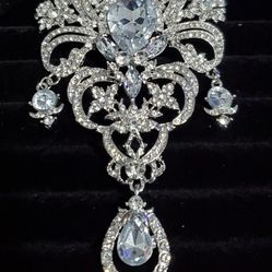 Flower Drop Pendant  Brooch  & Chain $20.00 price firm