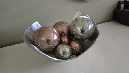 Decorative Metal Bowl with Crackle Glass Spheres