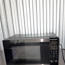 Hamilton Beach Microwave – Clean & Works Perfect