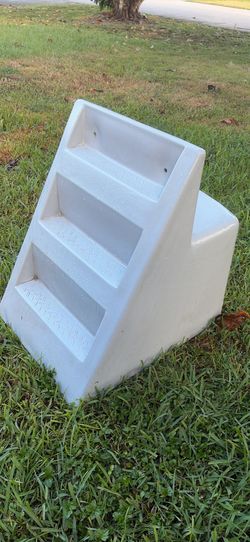 Heavy Duty Plastic Steps with Bench