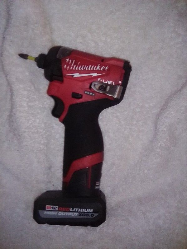 Milwaukee M12