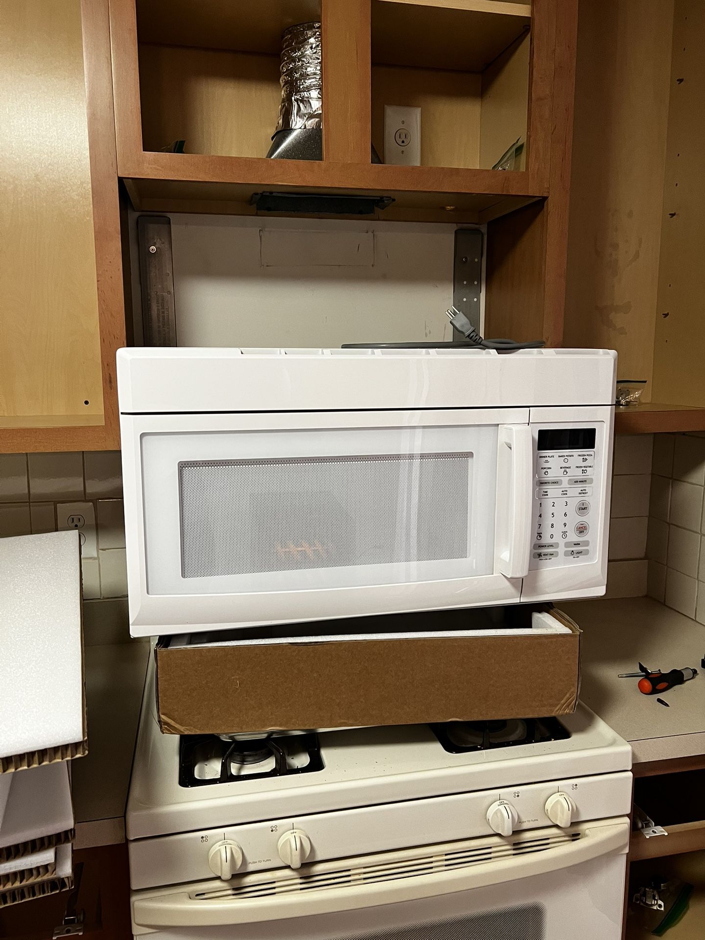 Free- Above Oven Microwave With Exhaust Fan 