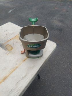 Scott's handheld spreader.