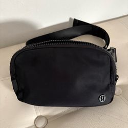 Lululemon Everywhere Belt Bag