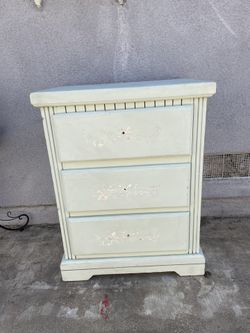 Shabby Chic Cabinet With 3 Drawers
