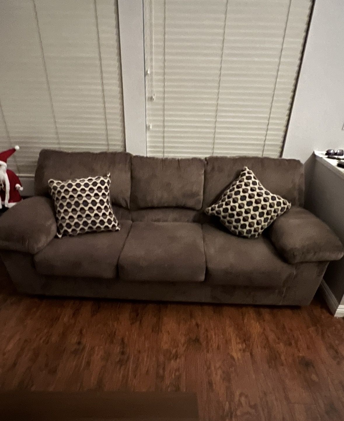 Brown Couch With 2 pillows