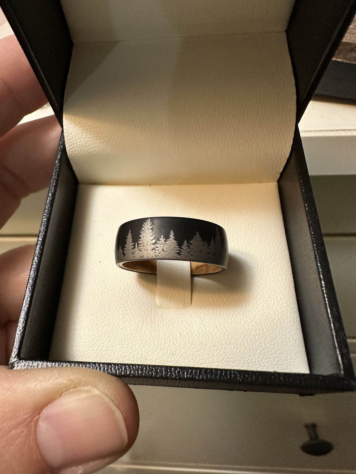 Men’s Adventurer Wedding Band Size 9.5