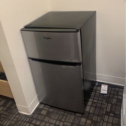 Whirlpool 3.1 cu ft Mini Refrigerator 