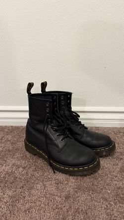 Doc Martens Lace Up Boots Women’s Size 7