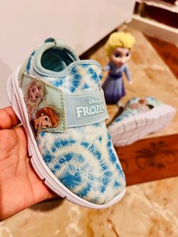 Frozen Shoes & Doll