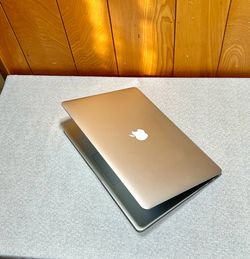 Apple MacBook Pro 15” Retina i7/16GB/500GB SSD $350