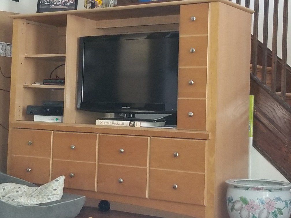 Entertainment center FREE with pickup