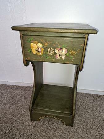 Wooden side table w/pull out drawers & painted flowers on it! 