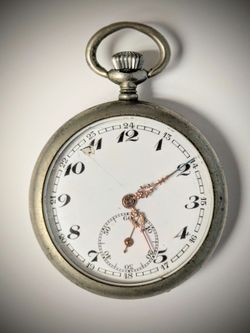 Beautiful WORKING antique pocket watch from late 1800s early 1900s. Made in Switzerland.  Gorgeous fancy copper hands. 
Has been running strong all da