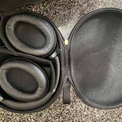 🎧 Sony WH-1000XM3 – Good condition – $70 (negotiable)