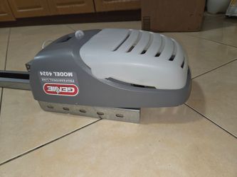 Genie SilentMax 100- 8ft Track INCLUDED