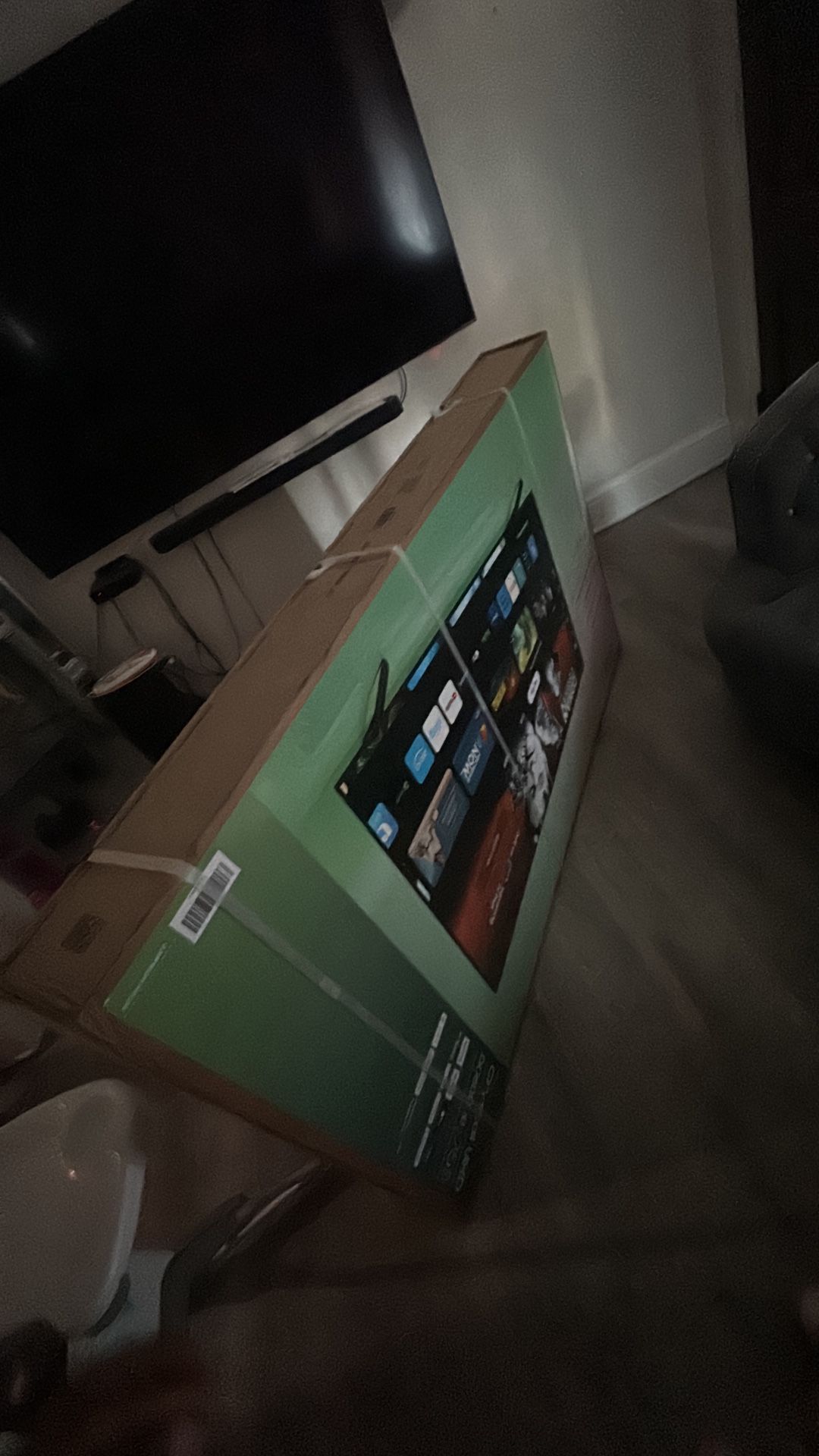 SAMSUNG 75 "Class DU8000B Glass UHD 4K Smart Television 2024
