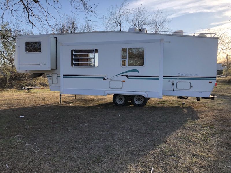 2000 Dutchman 30 feet 2 slide out Travel trailer fully self-contained Sleeps 8 Central AC and heat Stove Frigerator Good Dear lease camper $5500