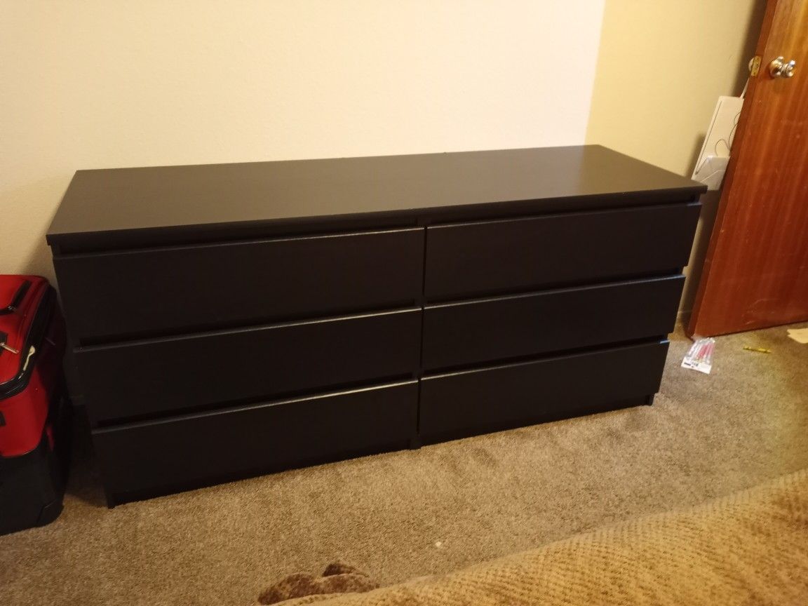 6 Drawer Dresser. From a Pet And Smoke free Home