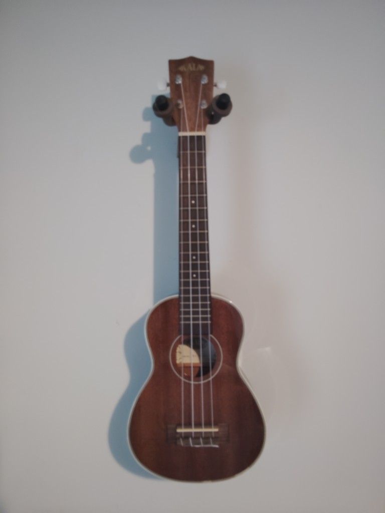 Kala KA-SLNG Mahogany Ukulele With Bag