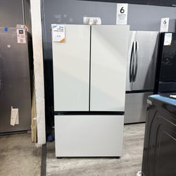 SAMSUNG BESPOKE 30 Cubic Ft. White Glass Refrigerator With Beverage Center And Ice Maker🔥
