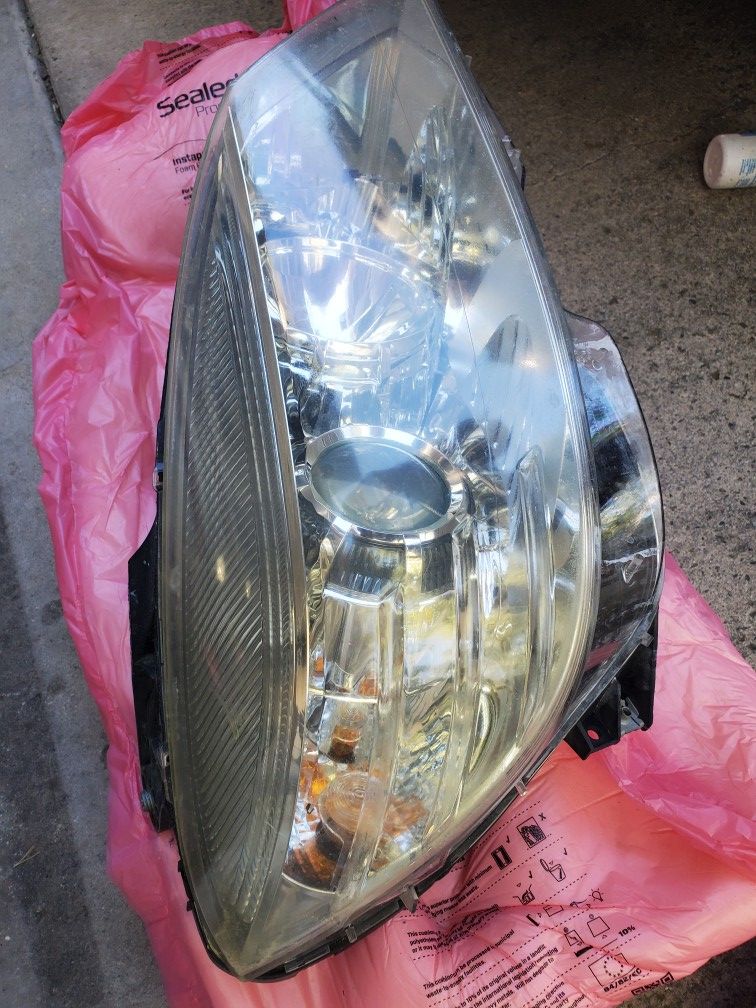 08 09 10 11 Mercedes C class c300 c250 headlight "C350