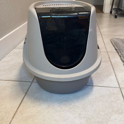 Covered Litter box 