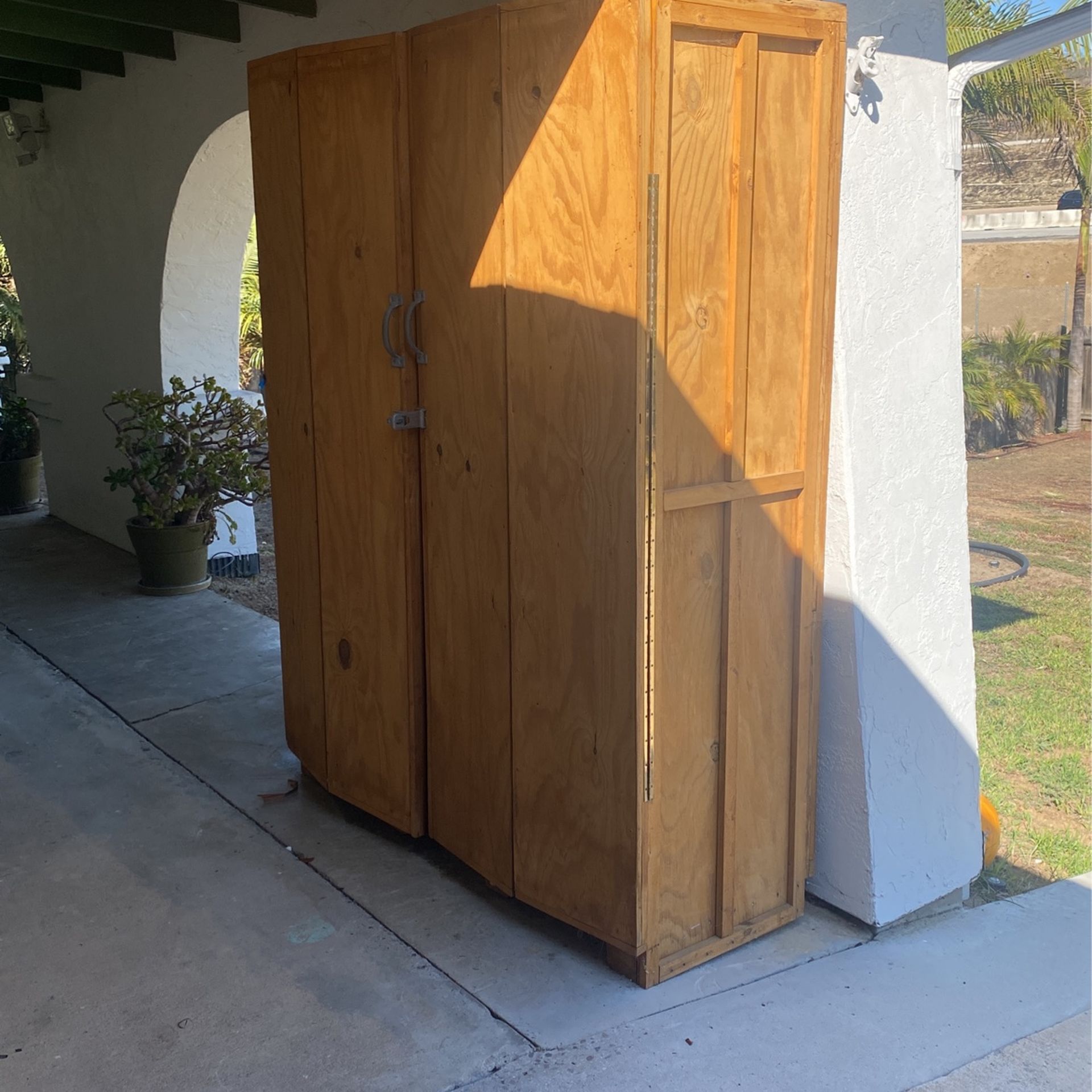 **Free** Custom Wood Closet