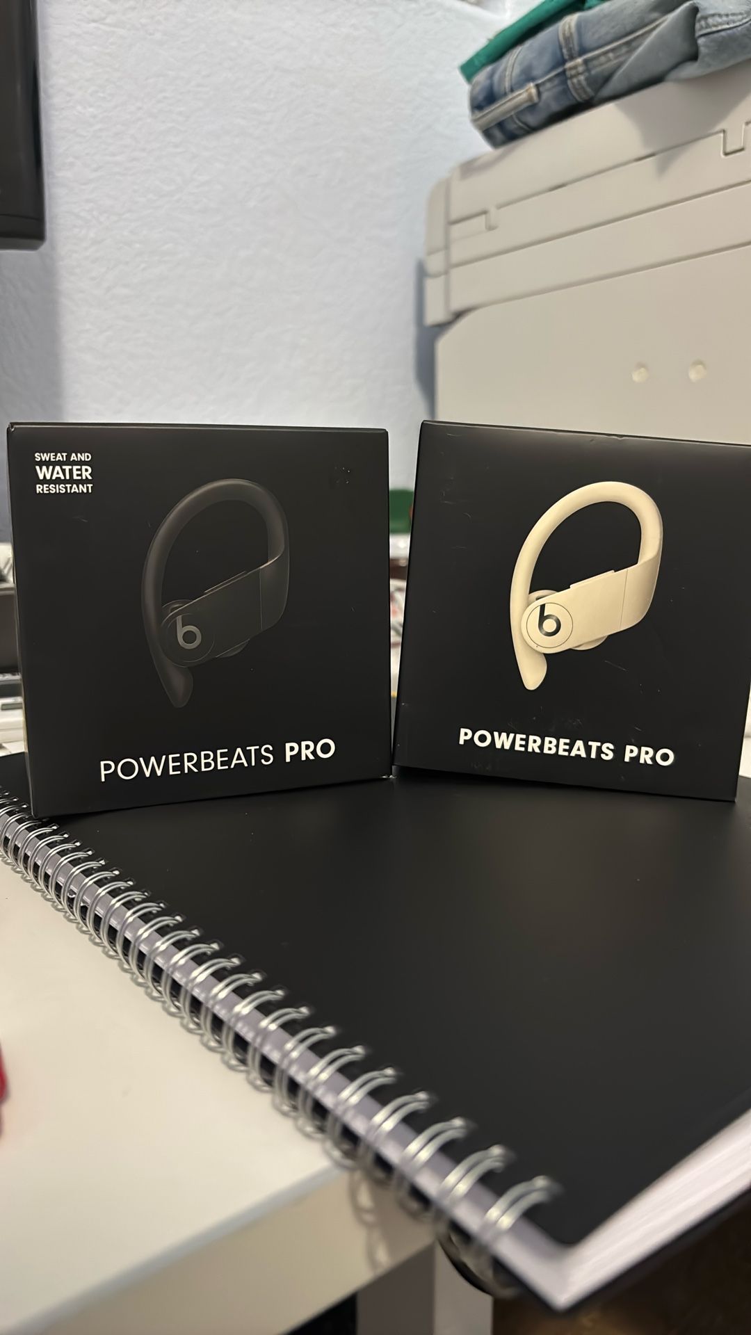 Powerbeats Pro Black/White