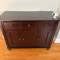 Brown buffet/dresser