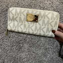 Lv Bag for Sale in Bay Shore, NY - OfferUp