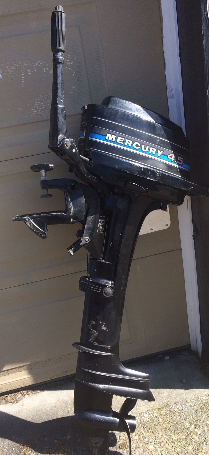 Mercury 4.5 hp outboard engine 2 stroke. Runs perfect. Great for small boats