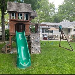 Swing Set w/ Treehouse