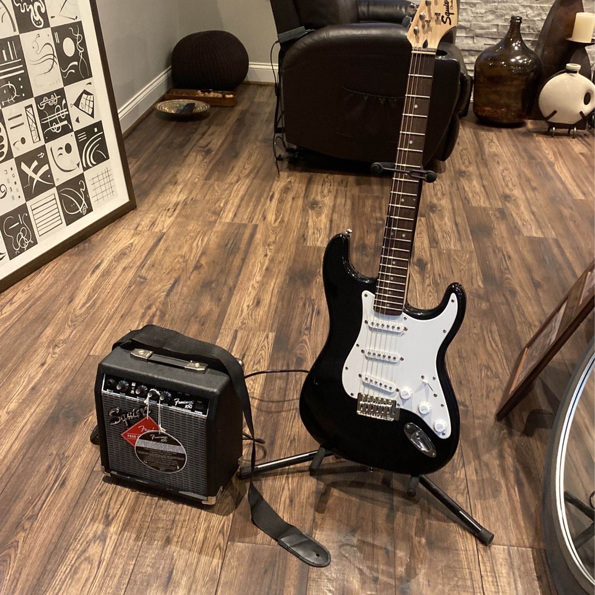 Fender Electric Guitar,Speaker,strap Never Used Comes With Stand