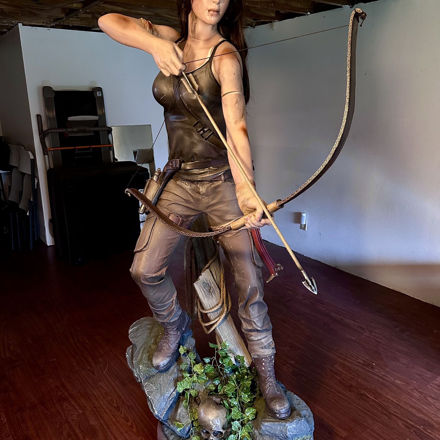 7’ft tall life size Tomb Raiders Laura Croft Statue 