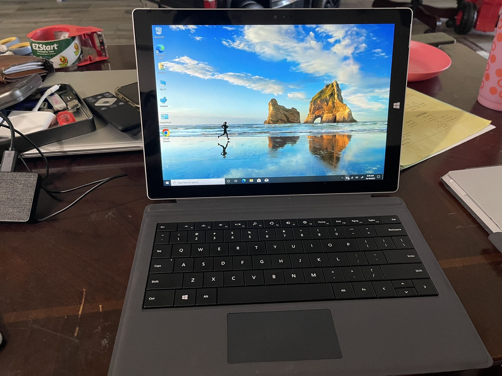 Microsoft Surface Pro 3 Touch screen, Intel Core i5, 8gb Ram , 256gb SSD, Windows 10, Office Package . Good battery back up , light up keyboard, Charg