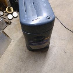 ROYAL  Crosscut t Papper Shredder