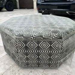 Large Ottoman / Green and White Diamond (used)