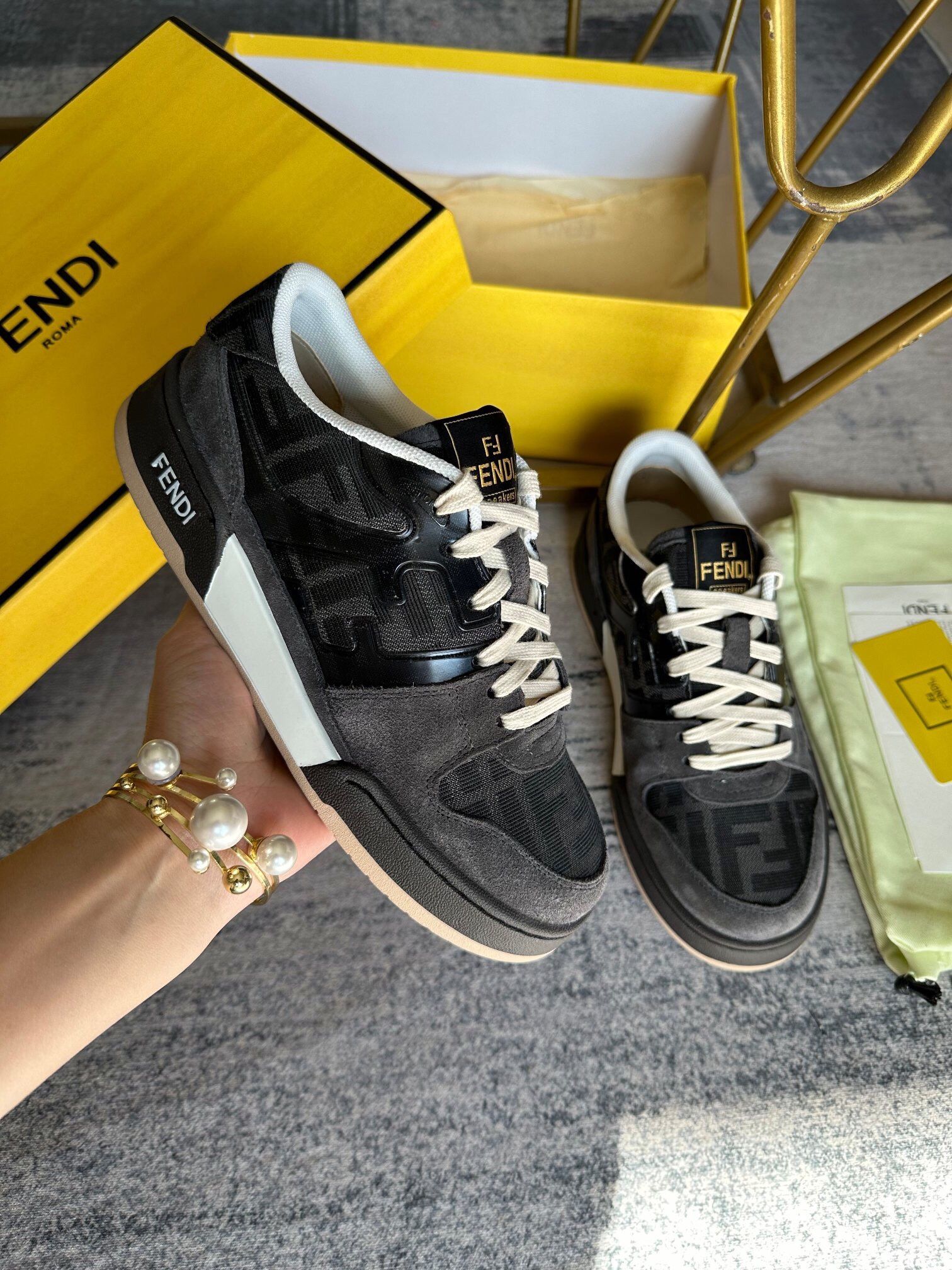 Fendi Men’s Sneaker With Box New