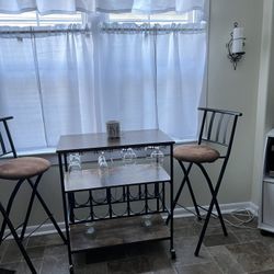 Table & Chairs 