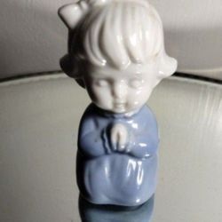 VINTAGE PORCELAIN FIGURINE 3.5"×2" - M99