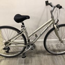 Women’s Giant Hybrid Trails Leisure Fun Bike Tuned Ready/Ride