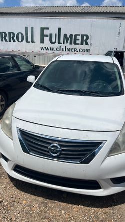 2013 Nissan versa