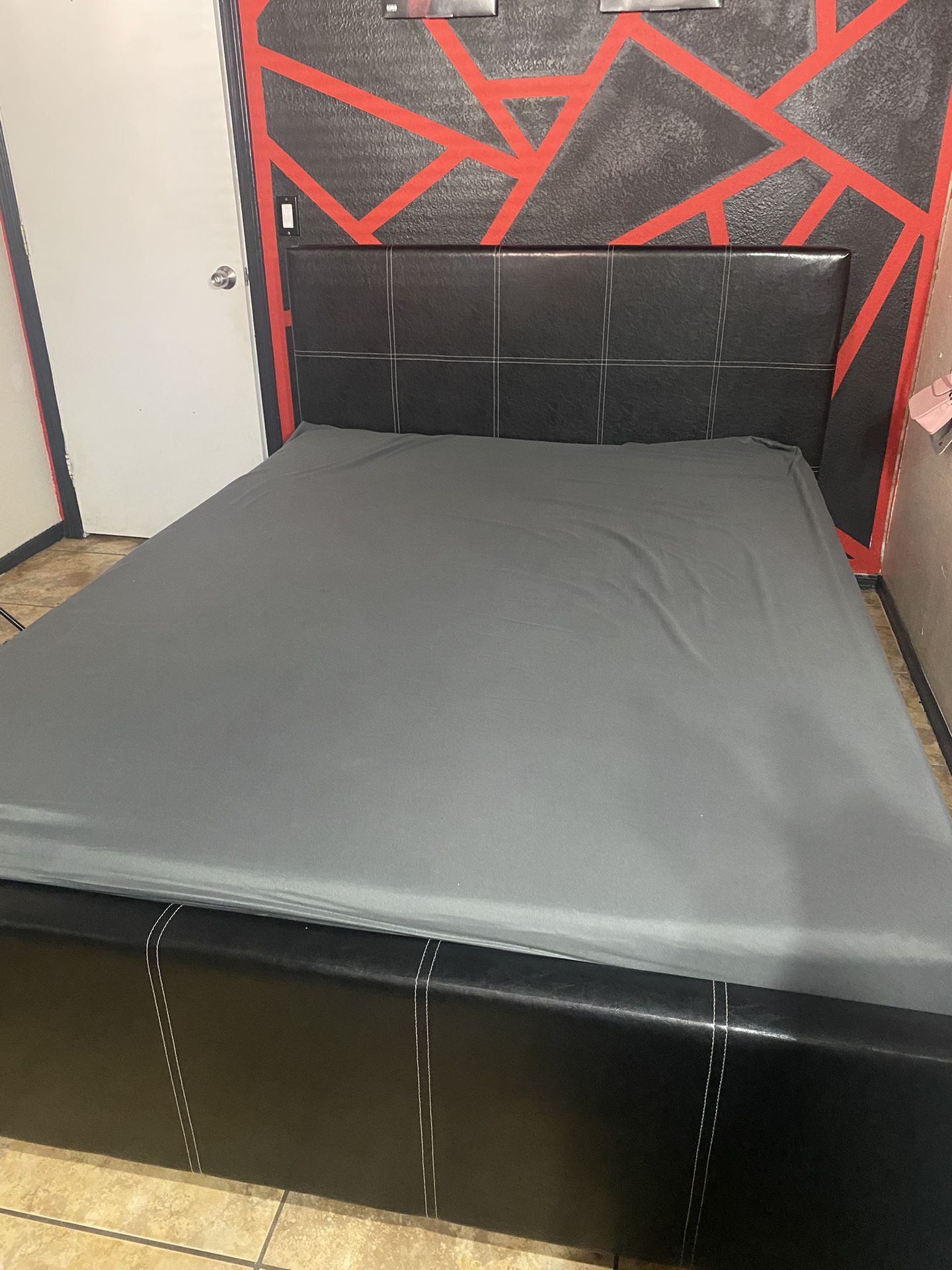 Bed Frame/mattress 