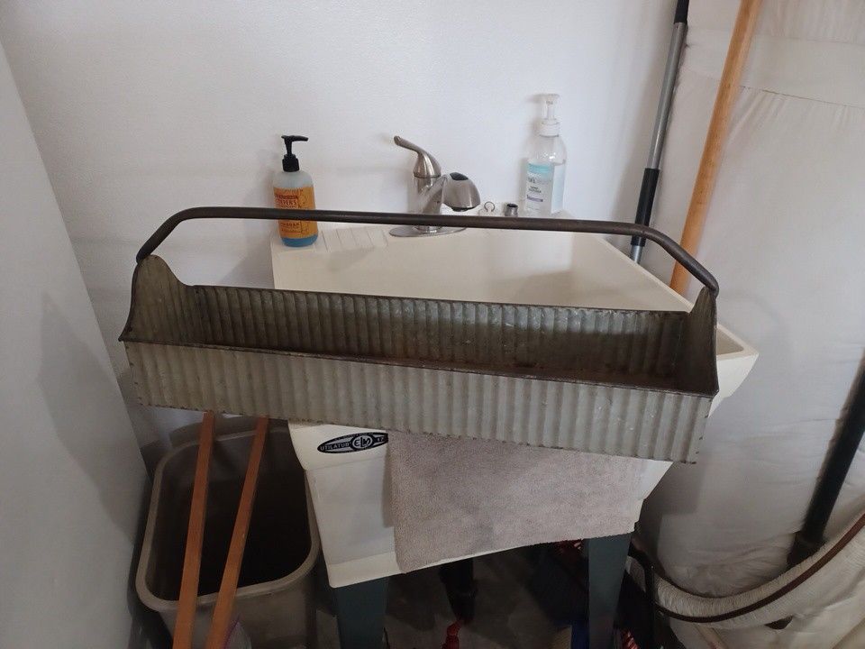 Farmhouse Style Metal Tool Caddie